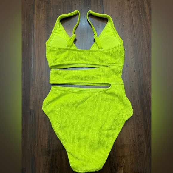 Bar III Cut Out One Piece Swimsuit Size S Chartreuse Lime Green Neon Monokini - Picture 4 of 16